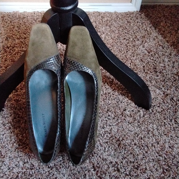 Karen Scott "Lindsey" Leather/snakeskin print pumps - Picture 6 of 9